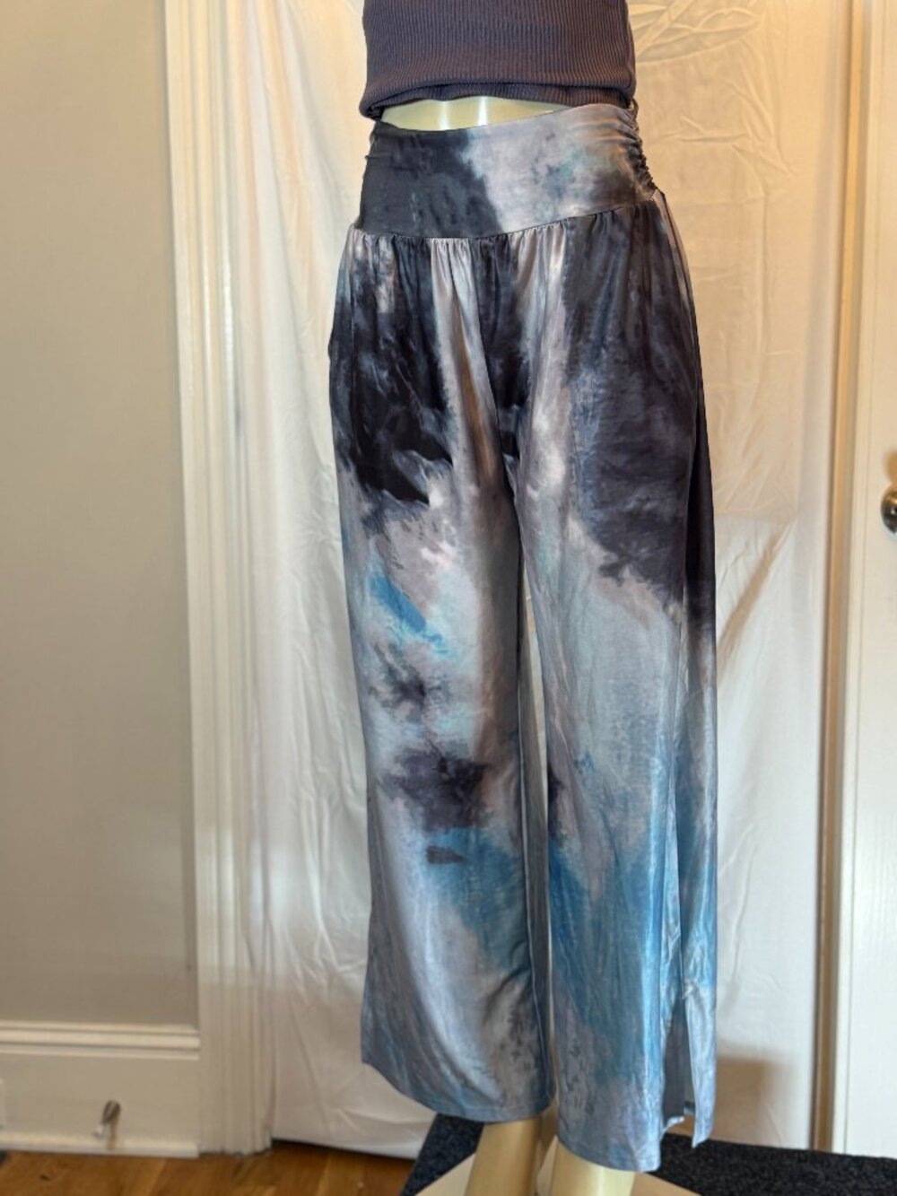 UEU blue/black Tie dye Lounge pants with pockets Women's L, run small Never worn